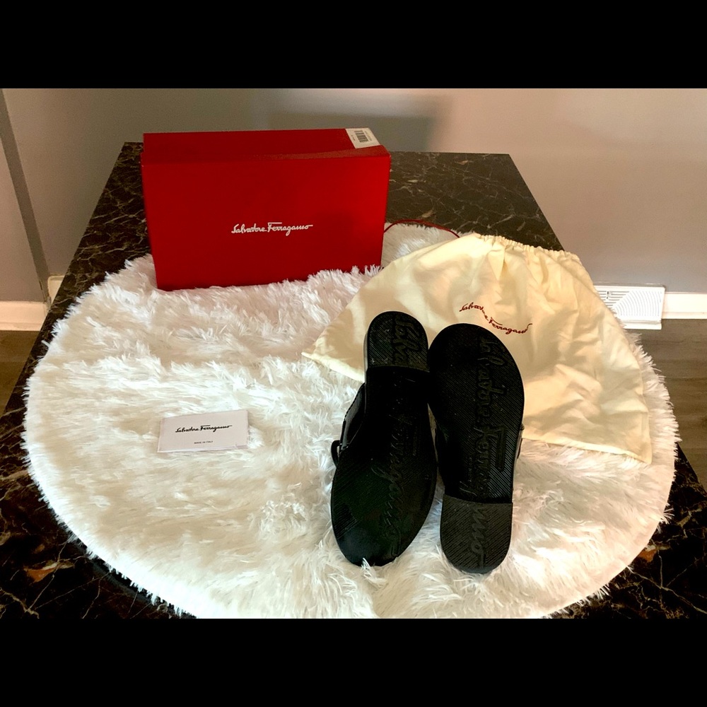 Salvatore Ferragamo women’s sandals size 7c